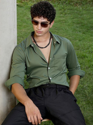 NEW-18 Men Solid Casual Green Shirt