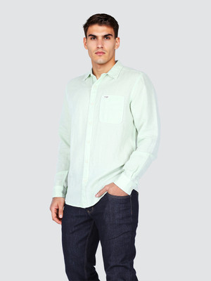 Wrangler Men Solid Casual Green Shirt