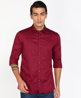 PETER ENGLAND Men Solid Casual Maroon Shirt