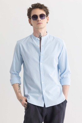 Snitch Men Solid Casual Blue Shirt