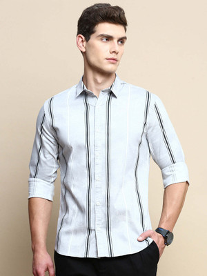 INVICTUS Men Striped Casual White Shirt