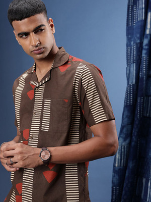 Taavi Men Printed Casual Brown Shirt