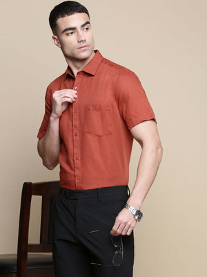 INVICTUS Men Solid Formal Brown Shirt