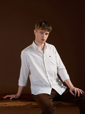THE BEAR HOUSE Men Striped Casual White Shirt