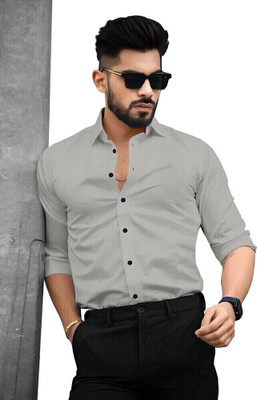 Vyzer Men Solid Formal Grey Shirt