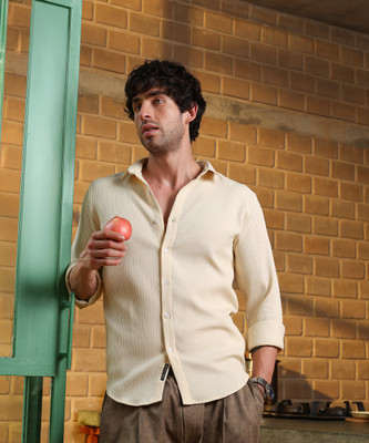 CAMPUS SUTRA Men Solid Casual White Shirt