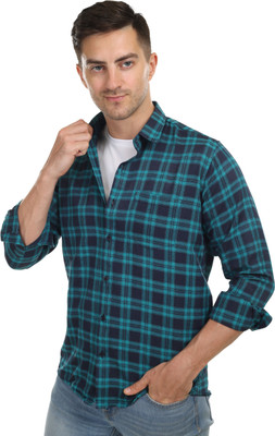 Trending Ayansh Men Solid Casual Green Shirt