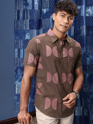 Taavi Men Printed Casual Brown Shirt