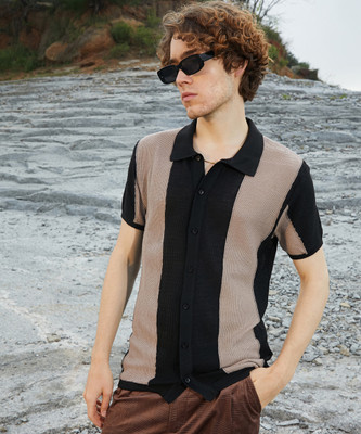 CAMPUS SUTRA Men Solid Casual Beige, Black Shirt