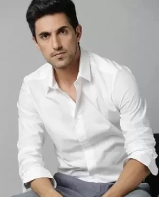 Lipsaa Men Solid Casual White Shirt