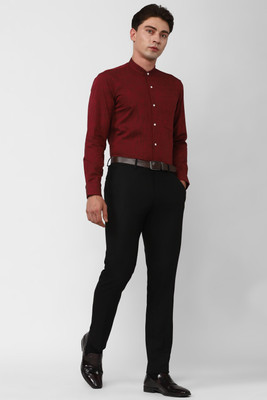 PETER ENGLAND Men Solid Formal Maroon Shirt