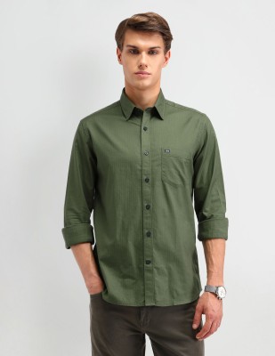 Arrow Sport Men Solid Casual Green Shirt