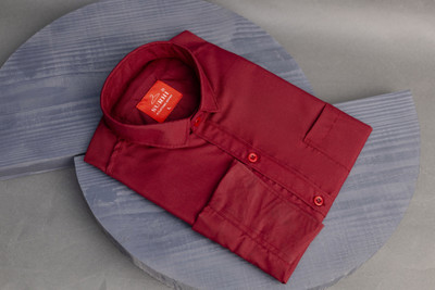 Surhi Men Solid Formal Maroon Shirt