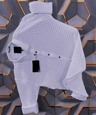 Tyzlo Men Solid Casual Grey Shirt