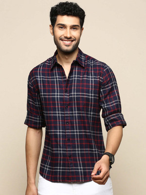 INVICTUS Men Checkered Casual Dark Blue Shirt