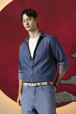 PETER ENGLAND Men Solid Casual Dark Blue Shirt