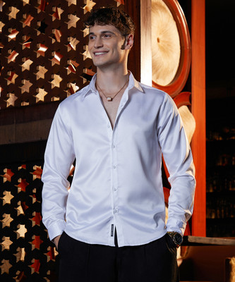 CAMPUS SUTRA Men Solid Casual White Shirt