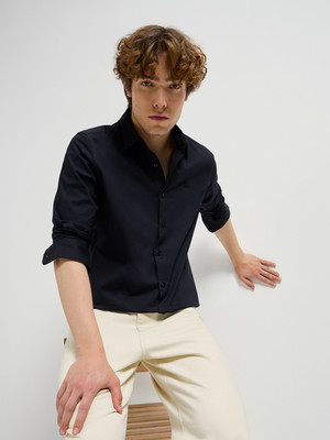 THE BEAR HOUSE Men Solid Casual Black Shirt