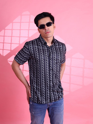 Fesner Men Printed Casual White, Dark Blue Shirt