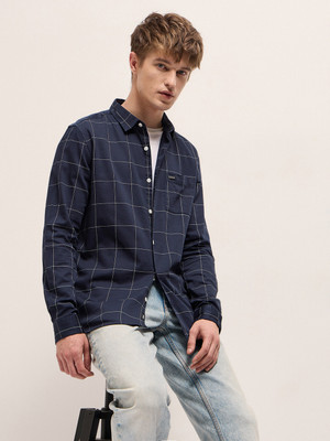 THE BEAR HOUSE Men Checkered Casual Dark Blue Shirt