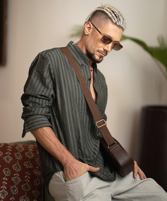 CAMPUS SUTRA Men Solid Casual Green Shirt