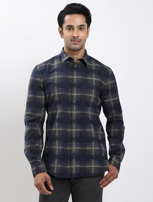 INDIAN TERRAIN Men Checkered Casual Dark Blue Shirt