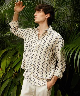 CAMPUS SUTRA Men Printed Casual White Shirt