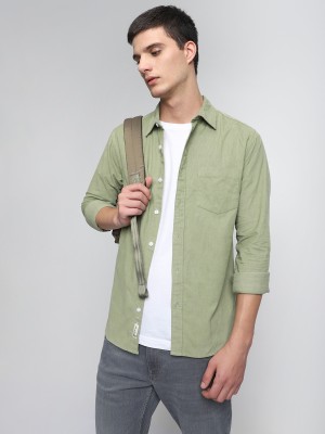 Dennis Lingo Men Solid Casual Green Shirt