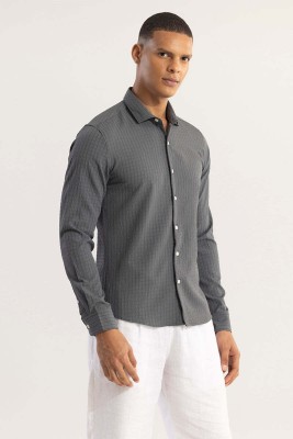 Snitch Men Solid Casual Grey Shirt