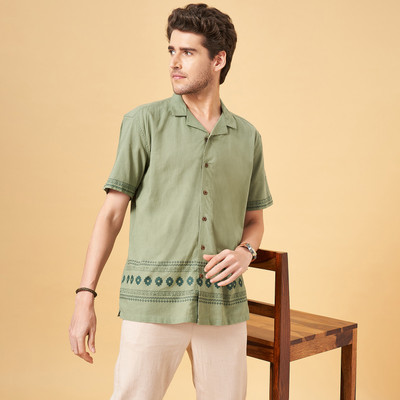 7 Alt by Pantaloons Men Solid Casual Green Shirt