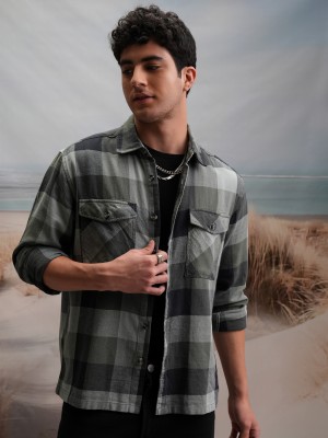 LOCOMOTIVE Men Checkered Casual Green Shirt