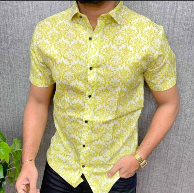 ShopSquad Men Printed Casual Yellow Shirt