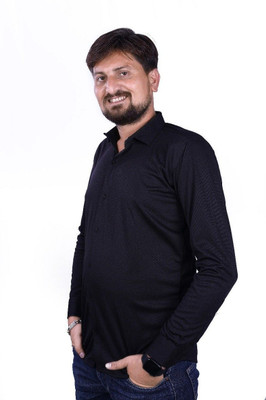 Vilantra Collection Men Solid Casual Black Shirt