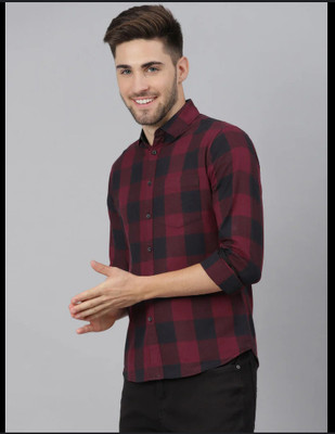 Restore Fashion Men Solid Casual Maroon Shirt