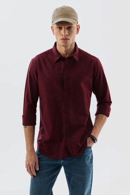 Snitch Men Solid Casual Maroon Shirt