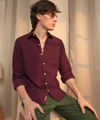 CAMPUS SUTRA Men Solid Casual Maroon Shirt