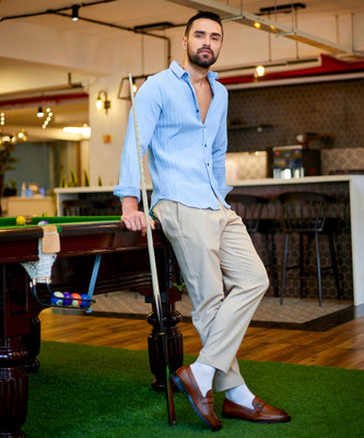 CAMPUS SUTRA Men Solid Casual Blue Shirt