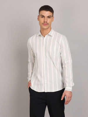 Nanzi Men Striped Casual Green Shirt