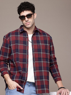 Roadster Men Checkered Casual Maroon, Dark Blue Shirt