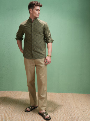 HIGHLANDER Men Self Design Casual Green Shirt