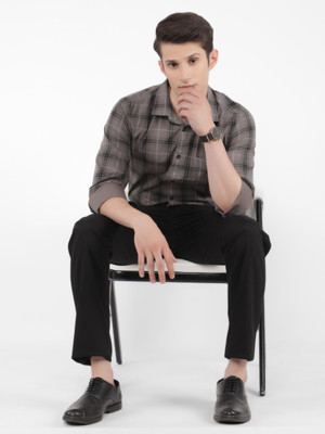 CRIMSOUNE CLUB Men Checkered Casual Grey Shirt