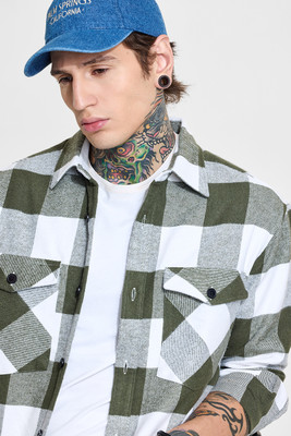 Snitch Men Checkered Casual Green Shirt