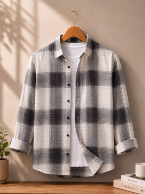 Solbiza Men Checkered Casual White, Black Shirt