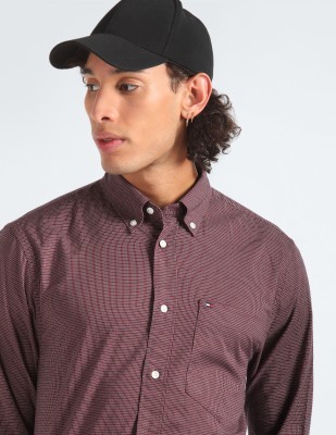 TOMMY HILFIGER Men Checkered Casual Maroon Shirt