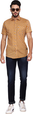 Crazy Sparkles Men Geometric Print Casual Yellow Shirt