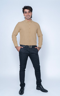 Nanzi Men Solid Formal Yellow Shirt