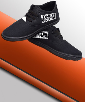 KANEGGYE CASUALS FOR MEN & KIDS Casuals For Men(Black, White , 7)