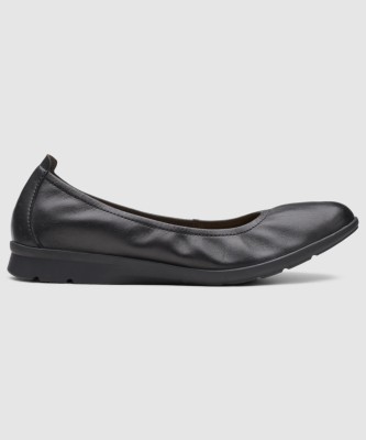 CLARKS Clarks Jenette Ease Black For Women(Black , 6)