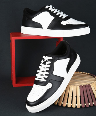 HRX by Hrithik Roshan Sneakers For Men(White, Black , 10)