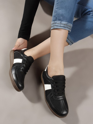 Roadster Women Mesh Casual Sneakers For Women(Black , 7)